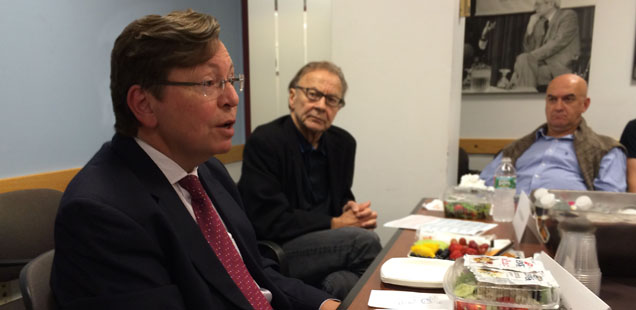 Charles Lewis speaks at the Shorenstein Center